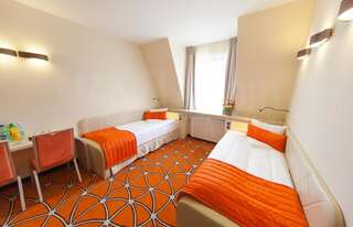 Отель Hotel Eclipse Domasław Стандартный двухместный номер с 2 отдельными кроватями-2